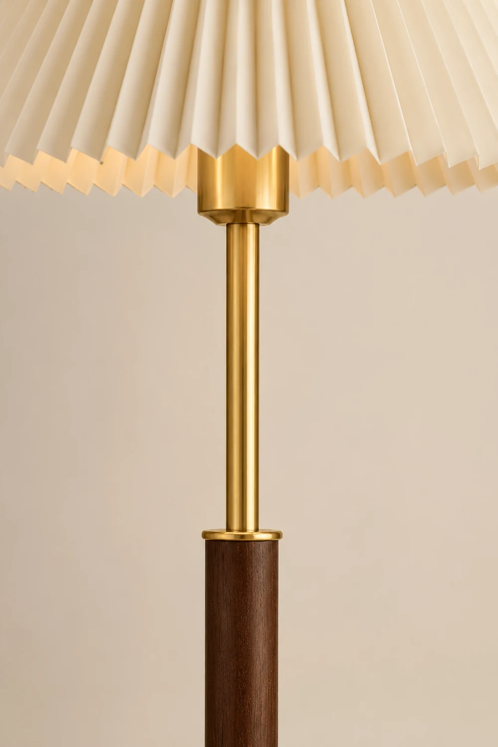 Pleated Wooden Table Lamp - Lumpaz