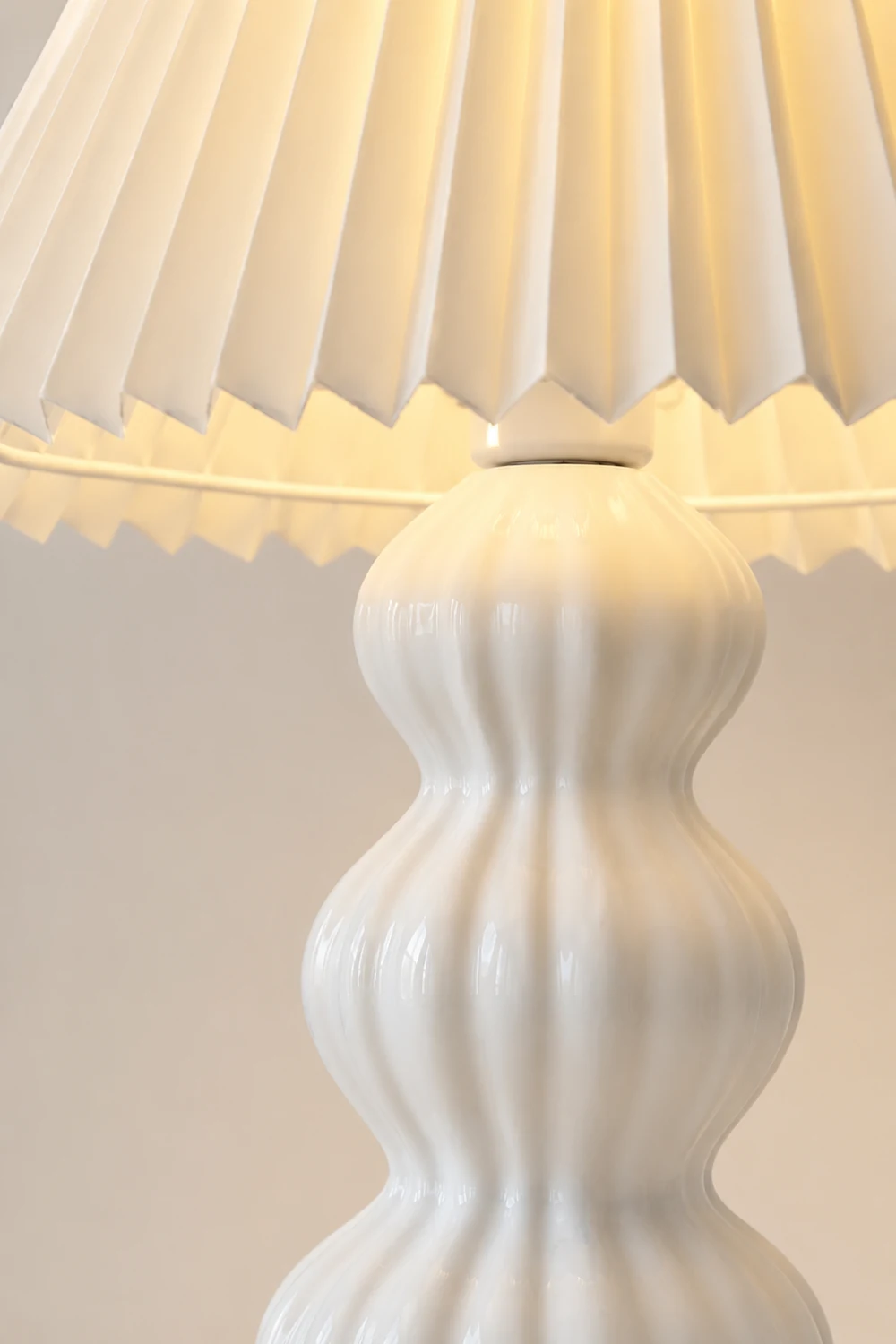 Luna Pleated Table Lamp - Lumpaz