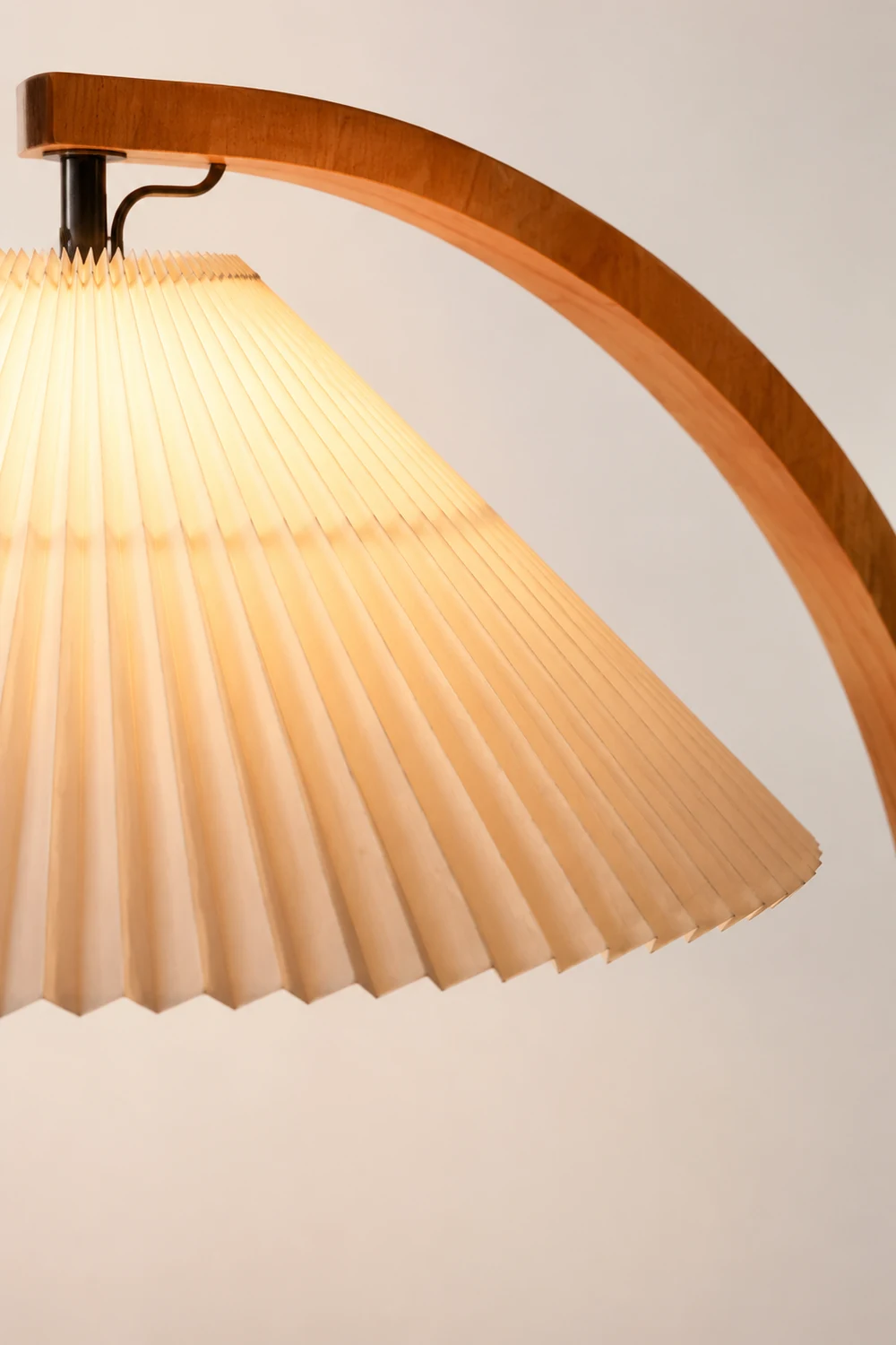 Caprani Wooden Floor Lamp - Lumpaz