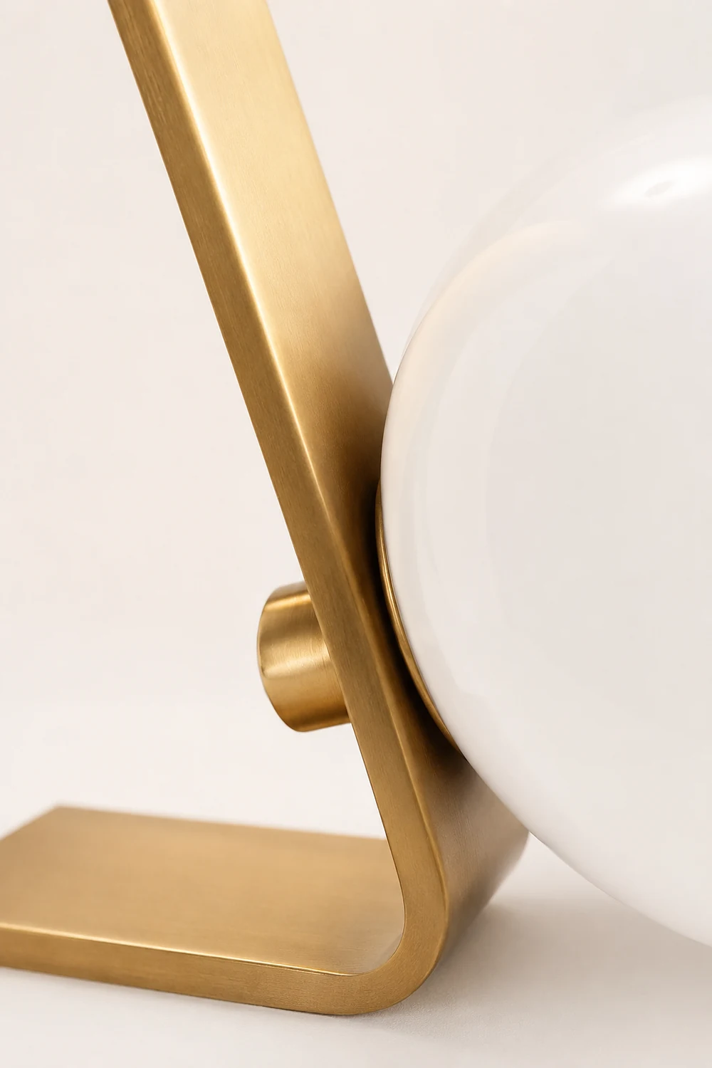 Daphne Table Lamp - Lumpaz