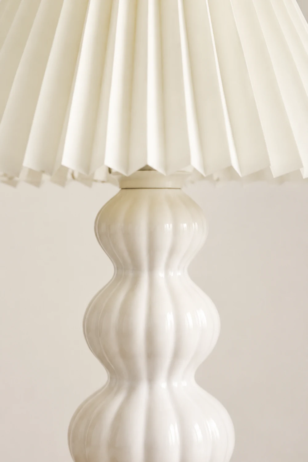 Luna Pleated Table Lamp - Lumpaz