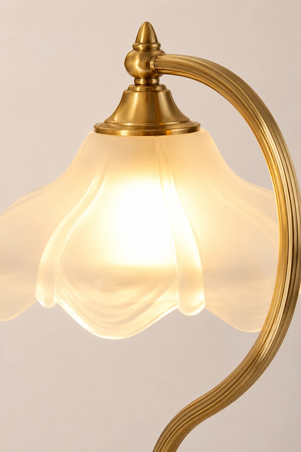 Magnolya Flower Table Lamp - Lumpaz