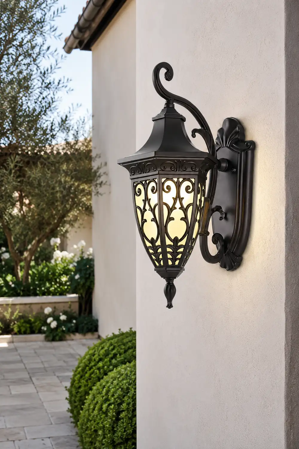 Vintage Flower Pattern Waterproof Black American Style Solar Wall Lamp - Lumpaz