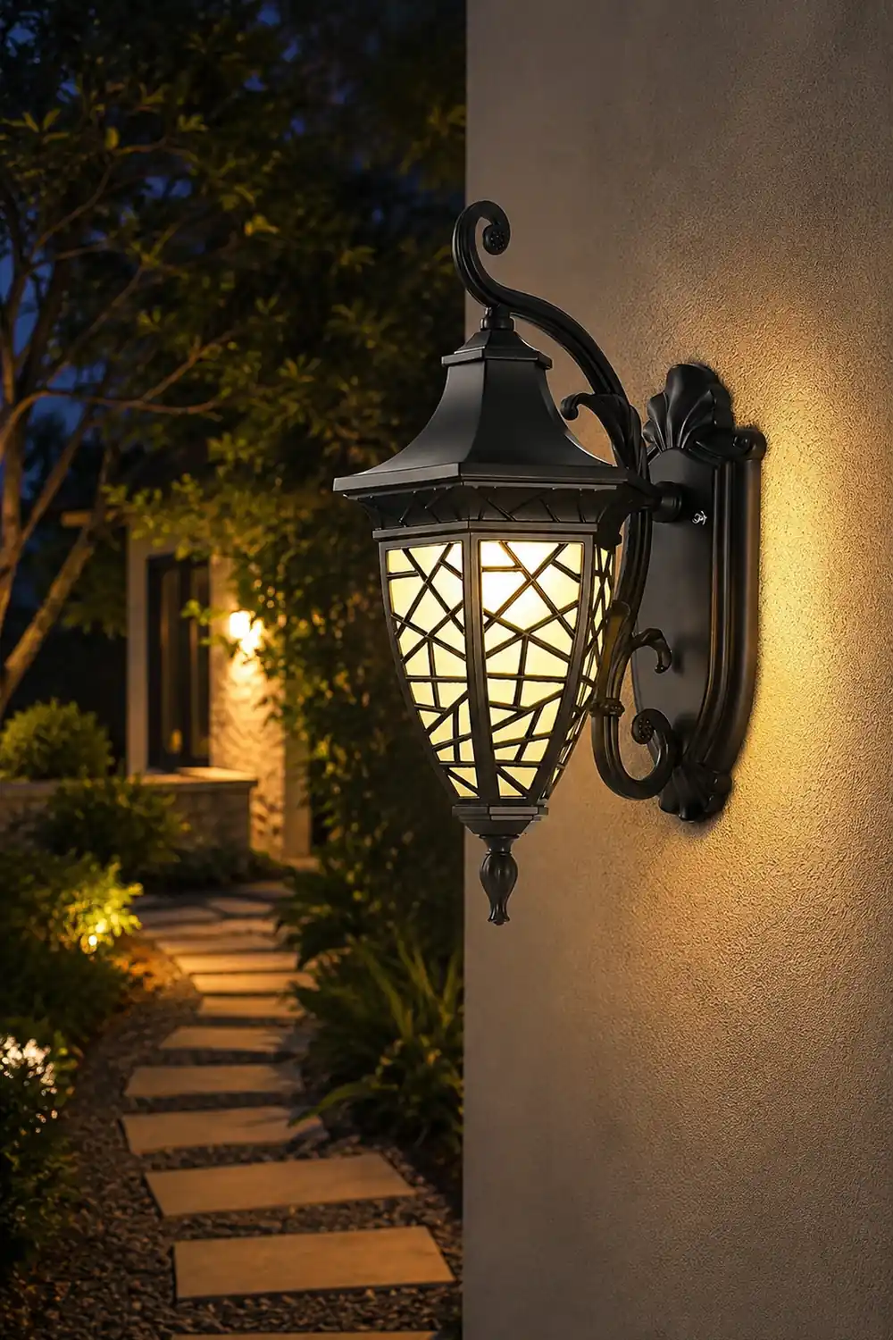 Retro Pattern Waterproof Black American Style Solar Powered Wall Lamp - Lumpaz