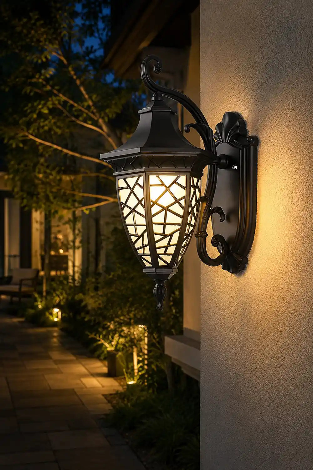 Retro Pattern Waterproof Black American Style Solar Powered Wall Lamp - Lumpaz