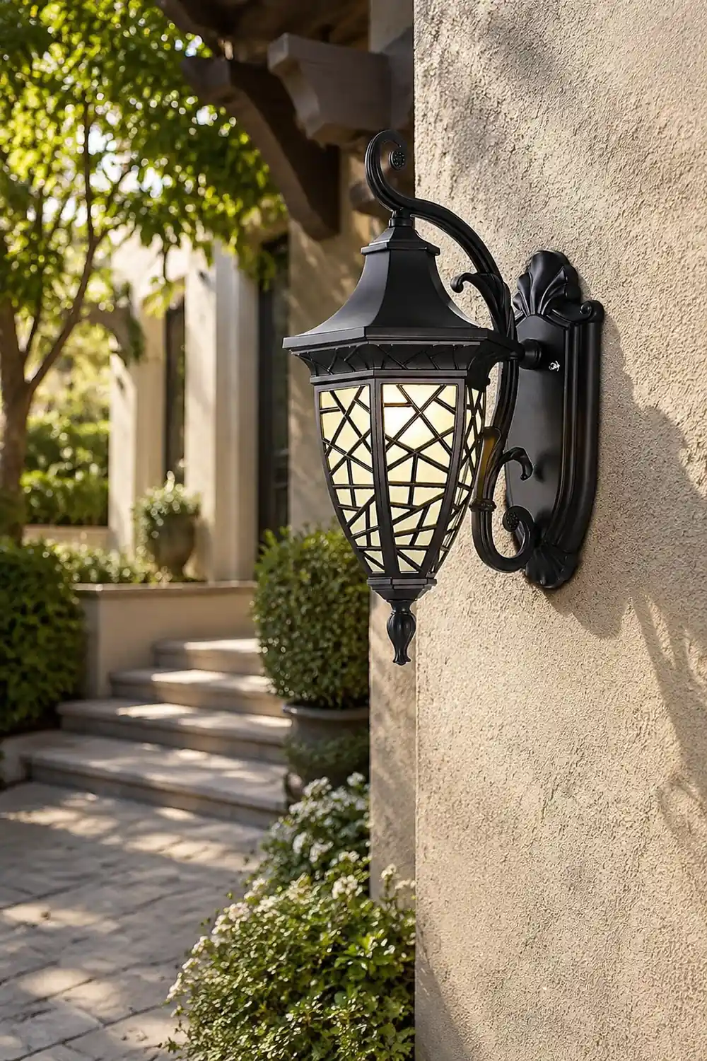 Retro Pattern Waterproof Black American Style Solar Powered Wall Lamp - Lumpaz