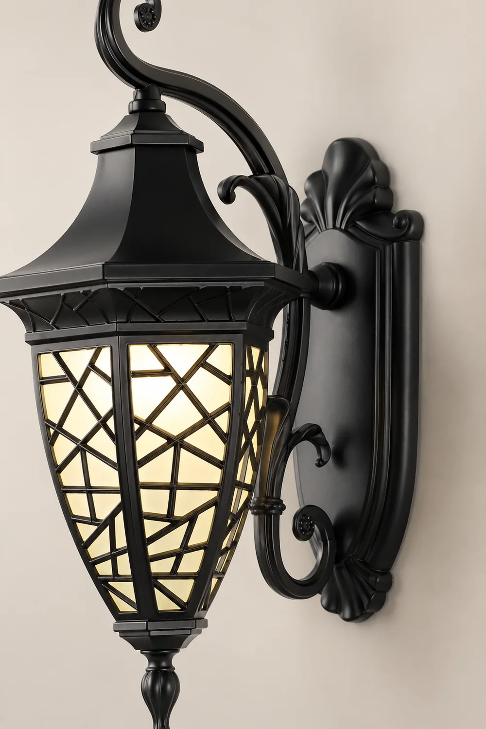 Retro Pattern Waterproof Black American Style Solar Powered Wall Lamp - Lumpaz