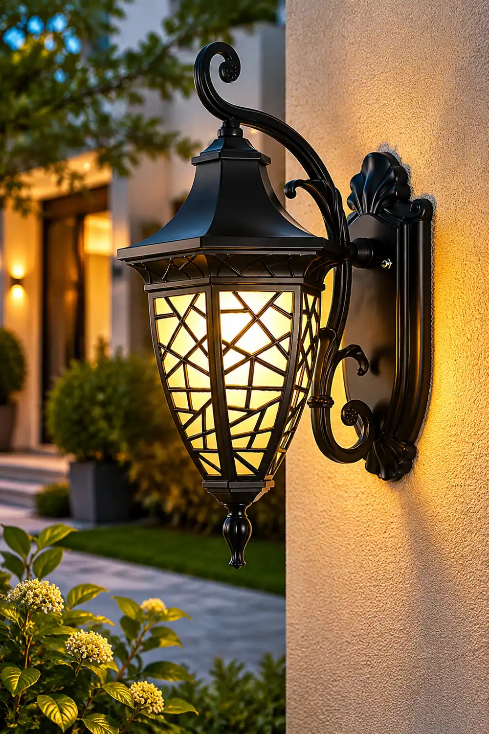 Retro Pattern Waterproof Black American Style Solar Powered Wall Lamp - Lumpaz