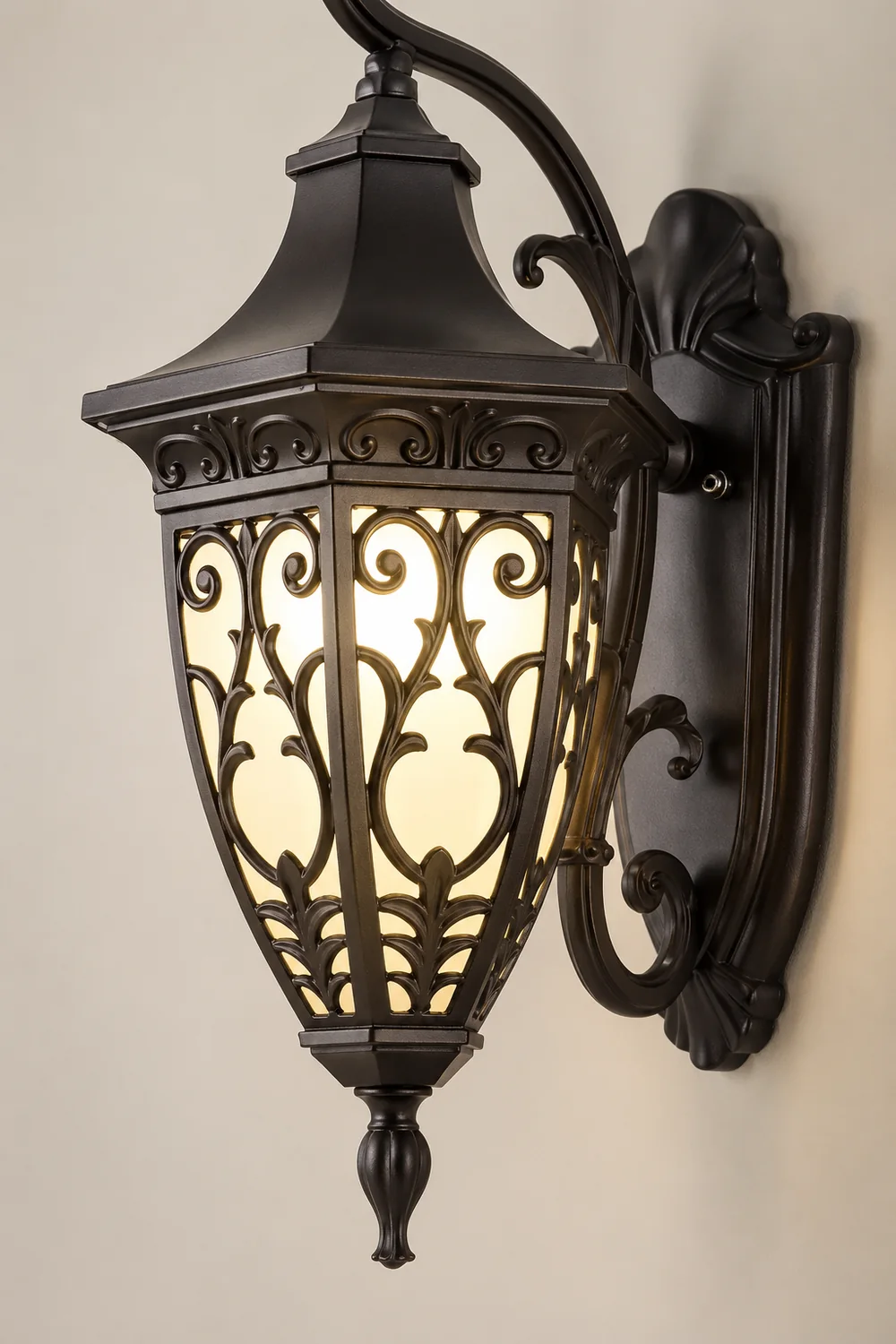 Vintage Flower Pattern Waterproof Black American Style Solar Wall Lamp - Lumpaz