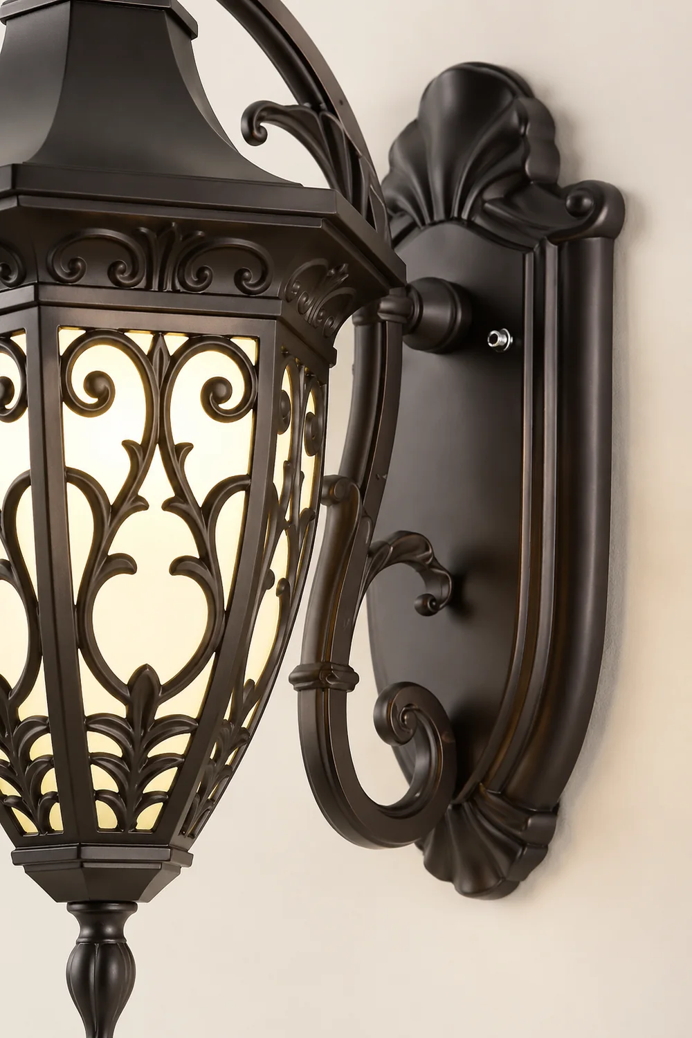 Vintage Flower Pattern Waterproof Black American Style Solar Wall Lamp - Lumpaz