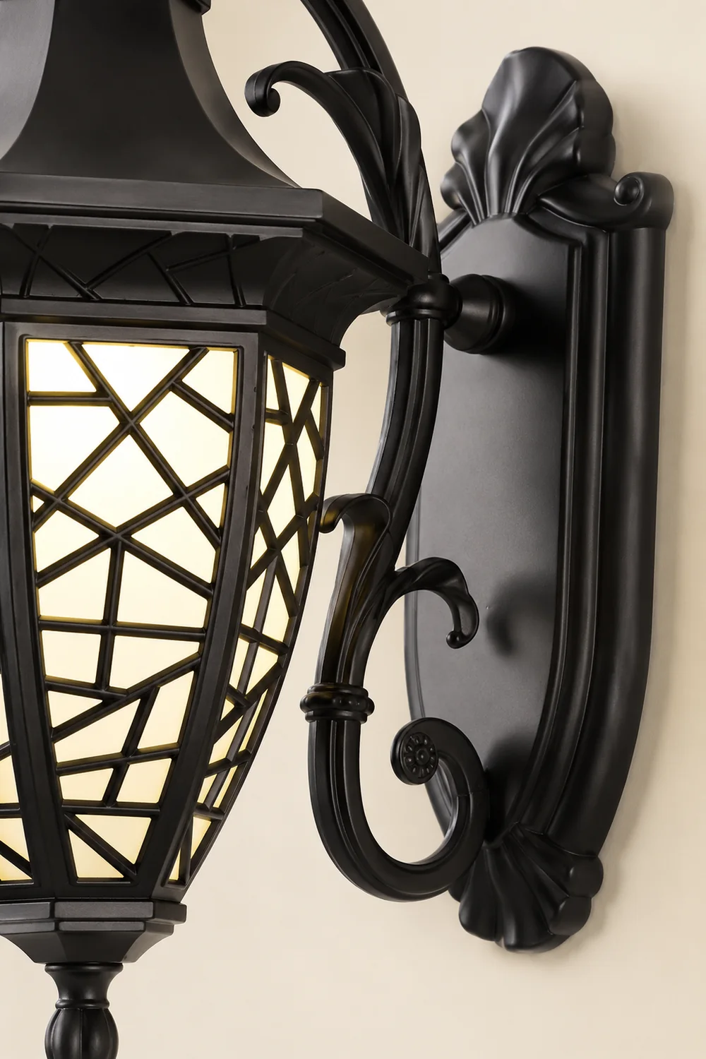 Retro Pattern Waterproof Black American Style Solar Powered Wall Lamp - Lumpaz