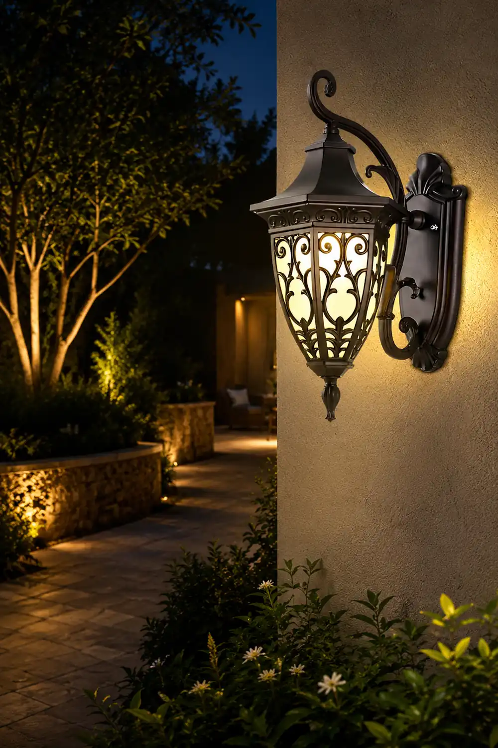 Vintage Flower Pattern Waterproof Black American Style Solar Wall Lamp - Lumpaz