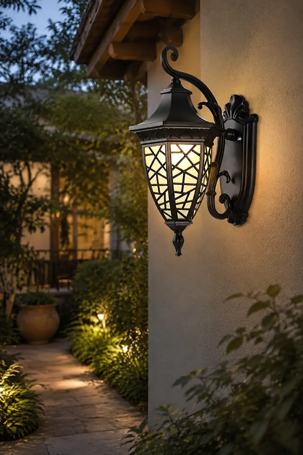 Retro Pattern Waterproof Black American Style Solar Powered Wall Lamp - Lumpaz
