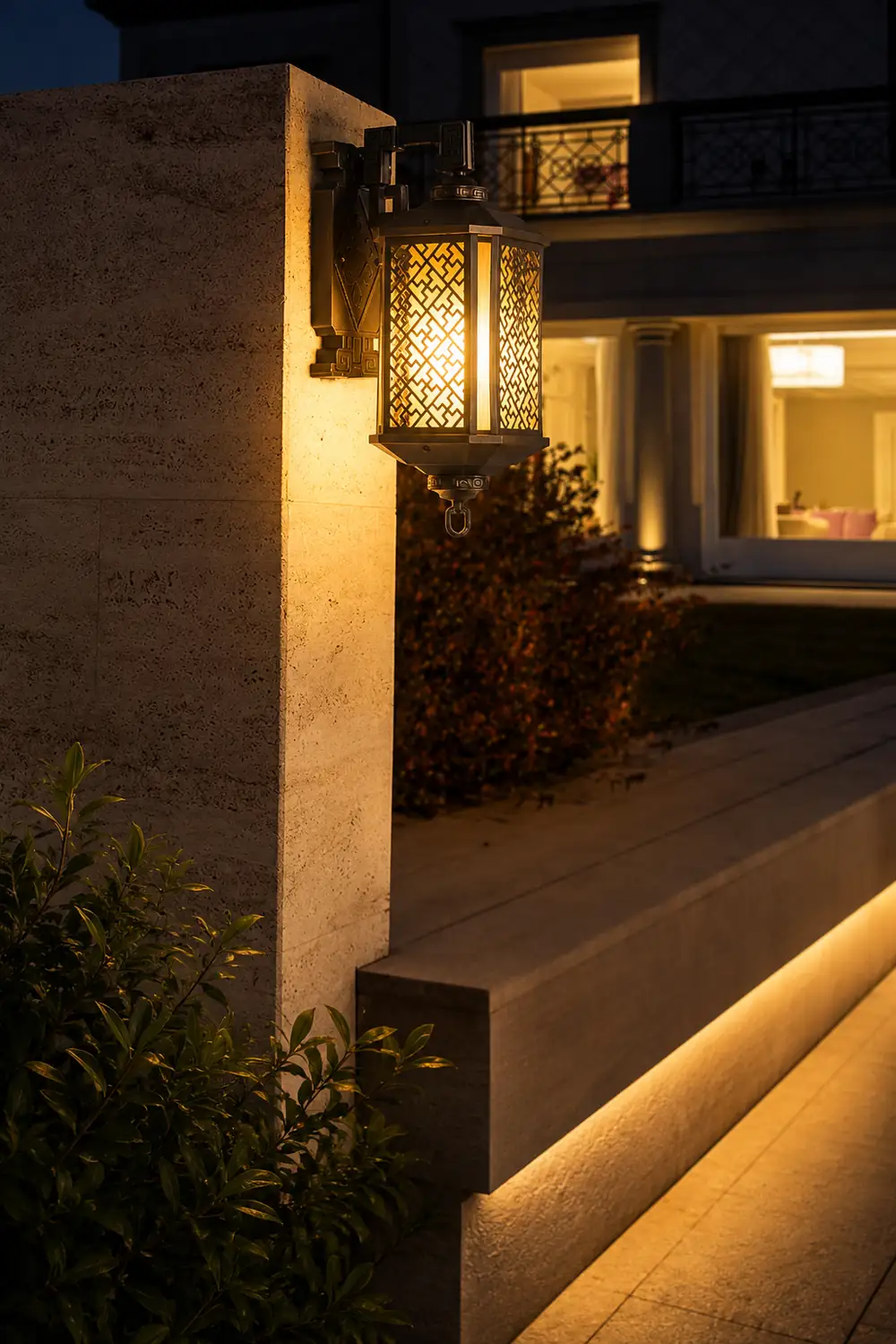 Classical Hollow Pattern Outdoor Waterproof Wall Lamp for Villa Courtyard Corridor - Lumpaz
