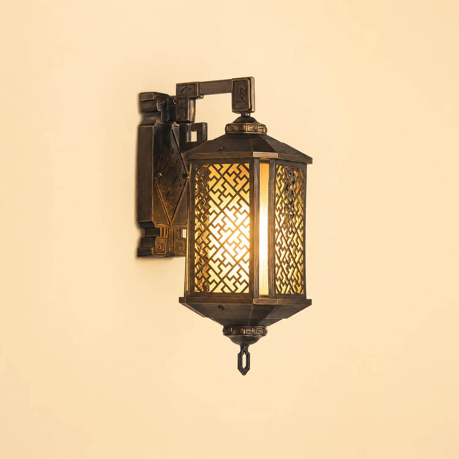 Classical Hollow Pattern Outdoor Waterproof Wall Lamp for Villa Courtyard Corridor - Lumpaz