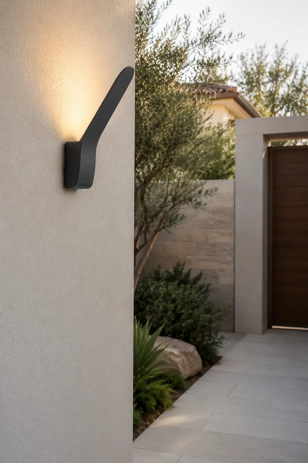 Modern Minimalist LED Waterproof Wall Light for Outdoor Courtyard Aisle Balcony - Lumpaz