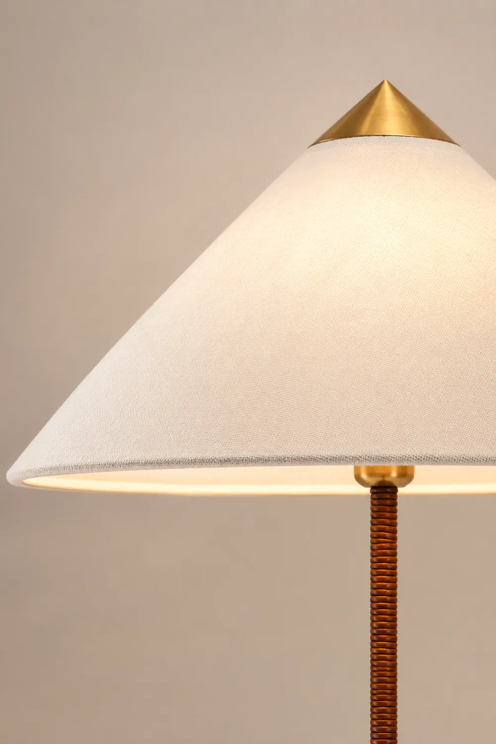 Chinese Hat  Floor Lamp - Lumpaz