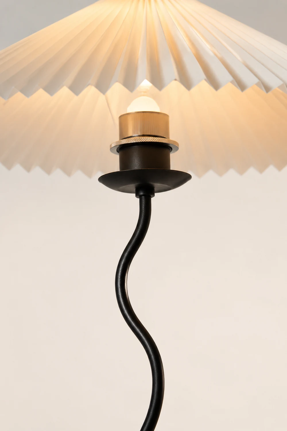 Wiggly Pleated Floor Lamp - Lumpaz