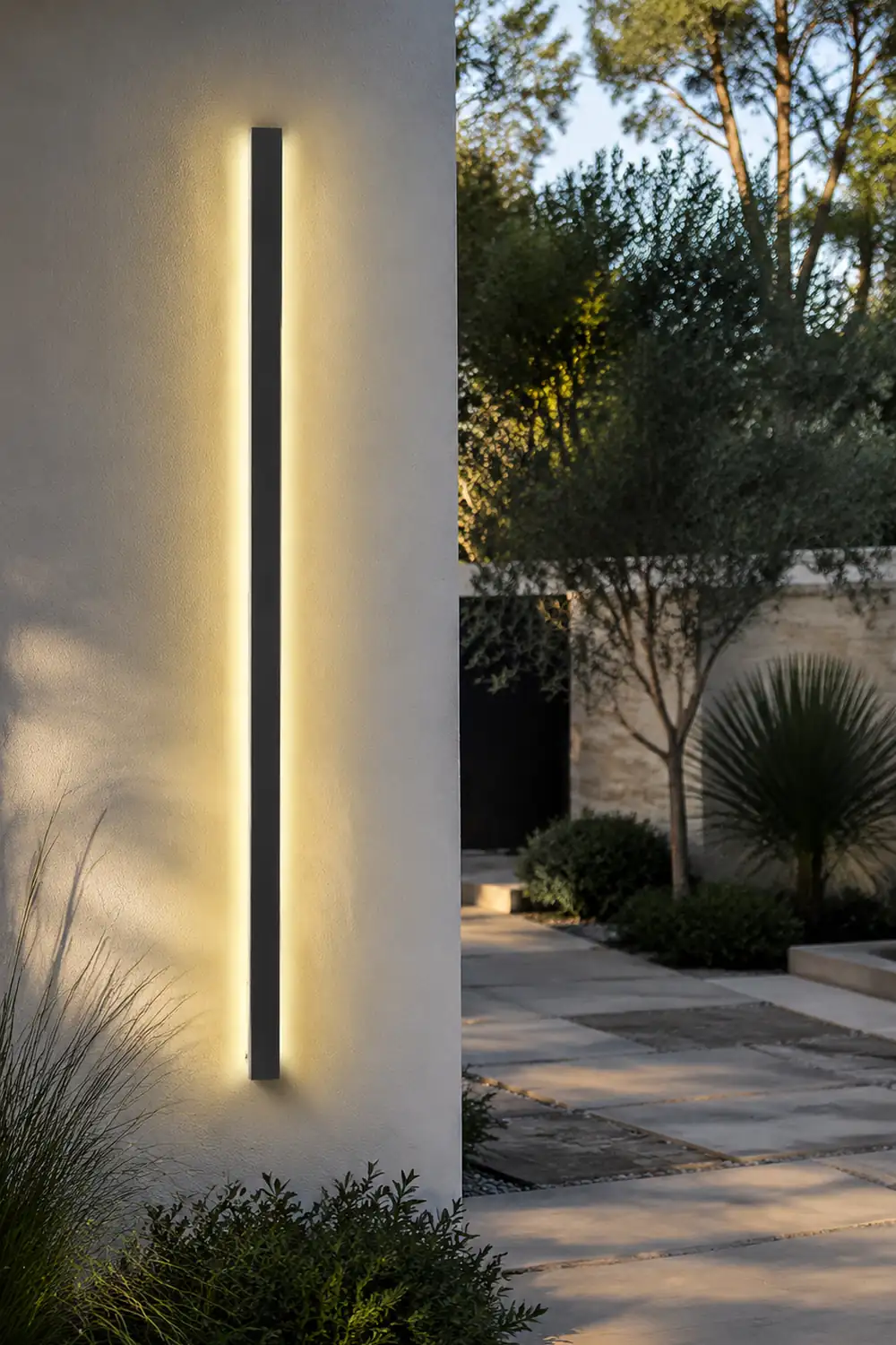 Black Long Strip Metal Waterproof Dimmable Modern Outdoor Wall Lights - Lumpaz