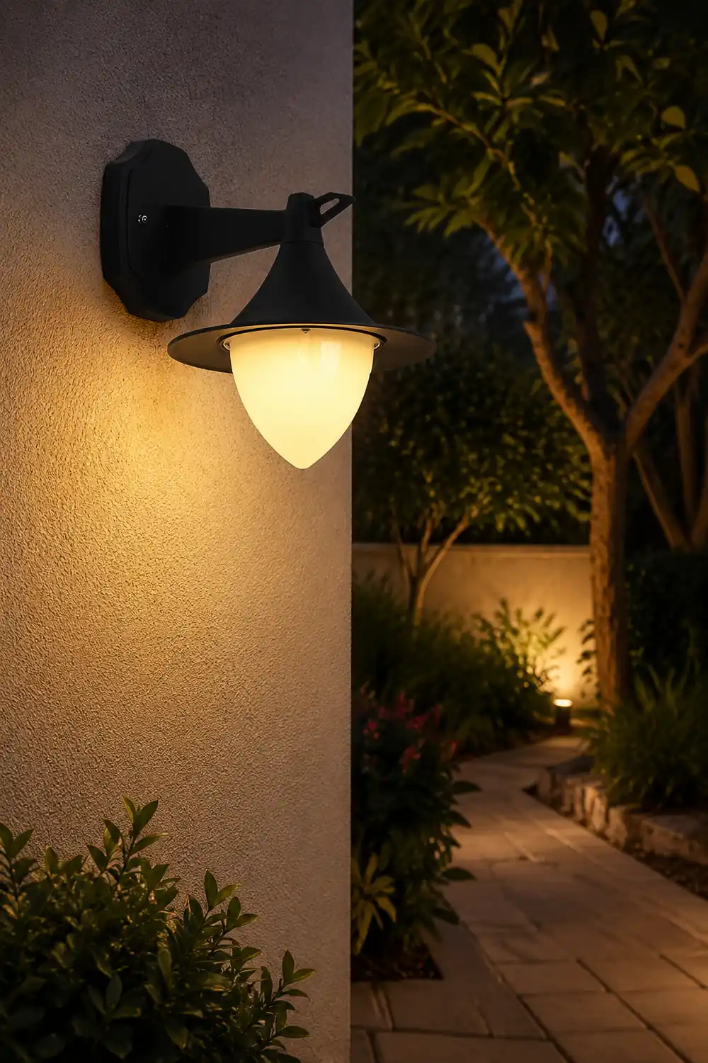 Retro Classic Outdoor Waterproof LED Wall Light for Villa Balcony Garden - Lumpaz
