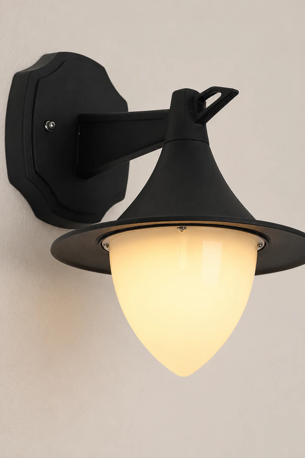 Retro Classic Outdoor Waterproof LED Wall Light for Villa Balcony Garden - Lumpaz