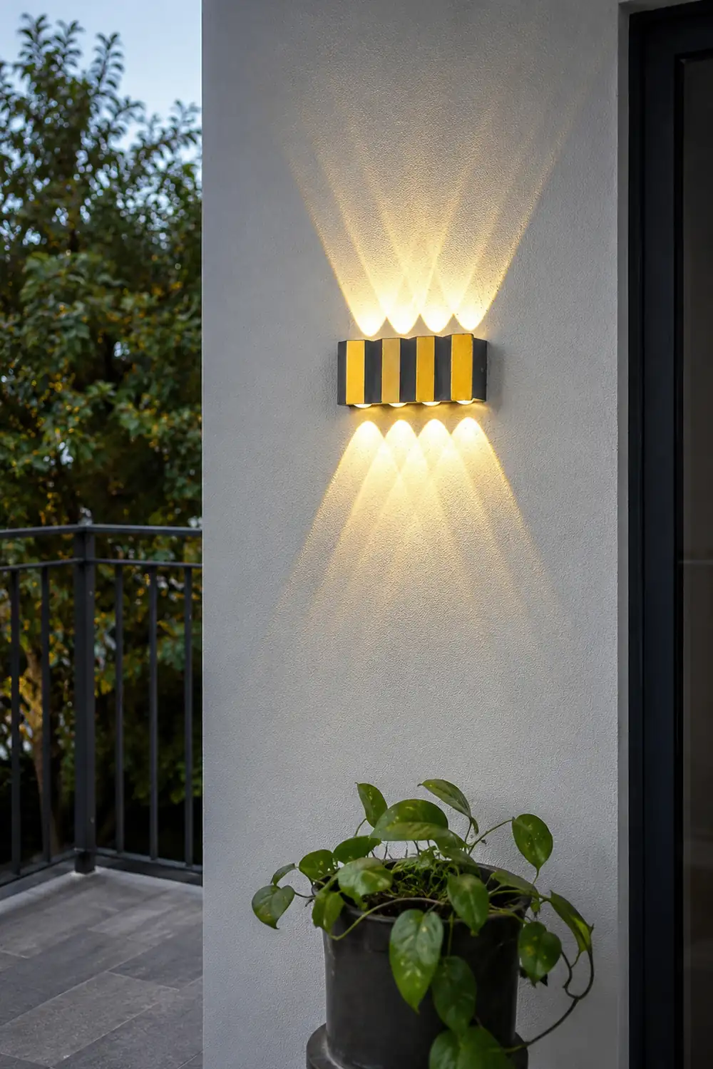 Creative LED Up and Down Light Waterproof Modern Wall Washer Lights - Lumpaz