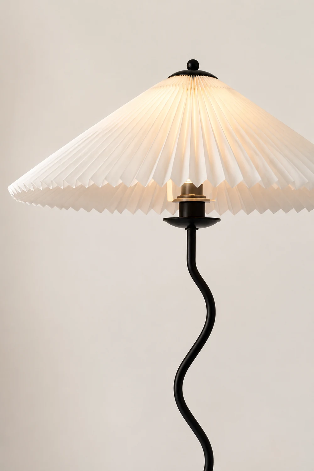 Wiggly Pleated Floor Lamp - Lumpaz
