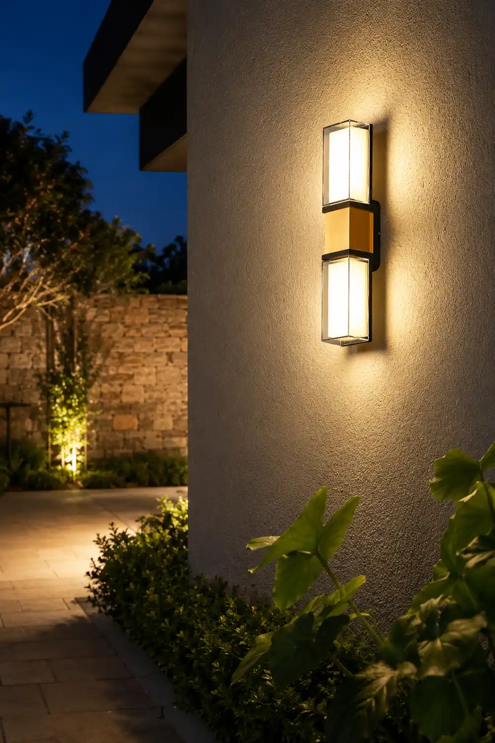 Creative Up and Down Lights Waterproof LED Wall Sconces Outdoor Wall Lights - Lumpaz