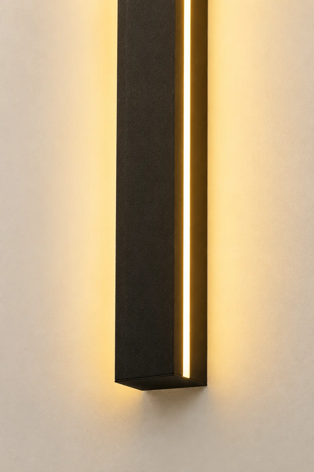Outdoor Waterproof Long Strip Metal Black Modern LED Outdoor Wall Lights - Lumpaz