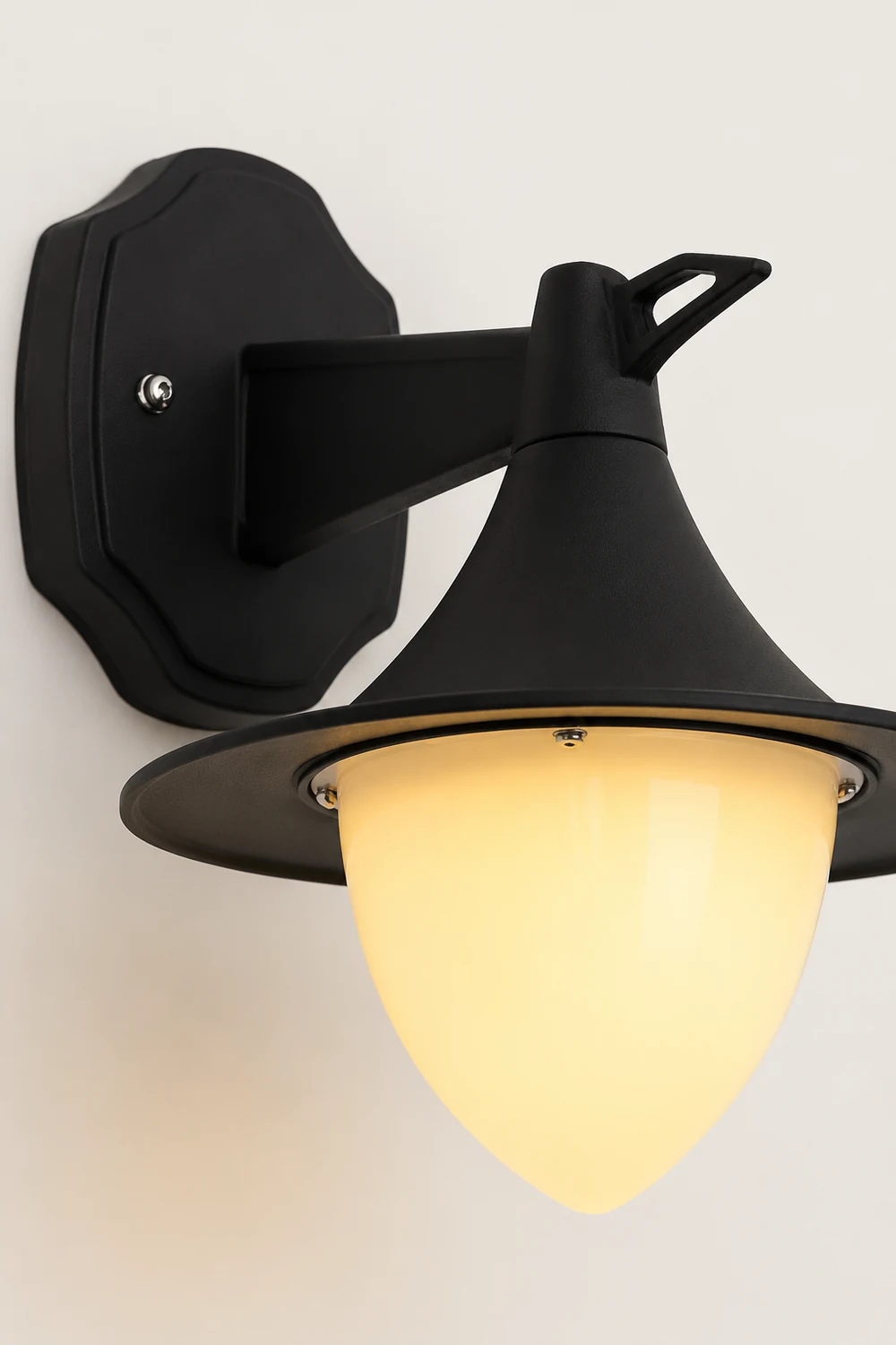 Retro Classic Outdoor Waterproof LED Wall Light for Villa Balcony Garden - Lumpaz