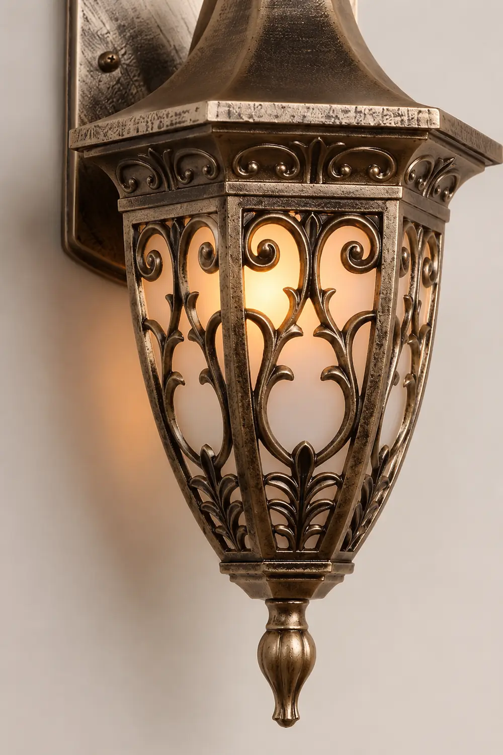 Outdoor Vintage Bronze Wall Light 1-light Wall-Mount Lantern - Lumpaz