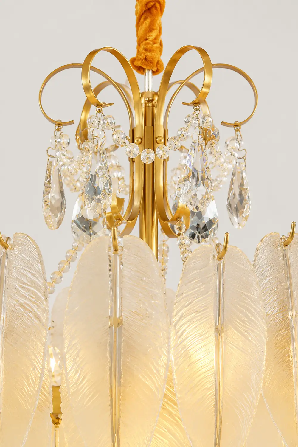 Kirsten Elegant Pearl/Glass/Metal Chandelier, White - Lumpaz