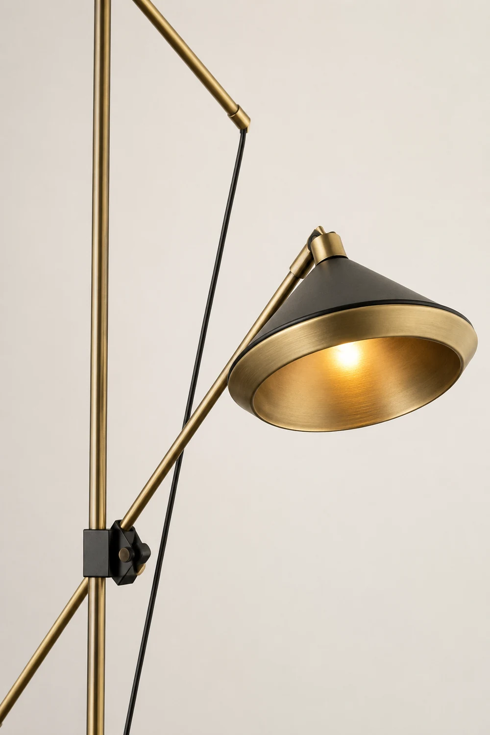 Carins Vintage Metal Tall Standing Floor Lamp, Black/Brass - Lumpaz