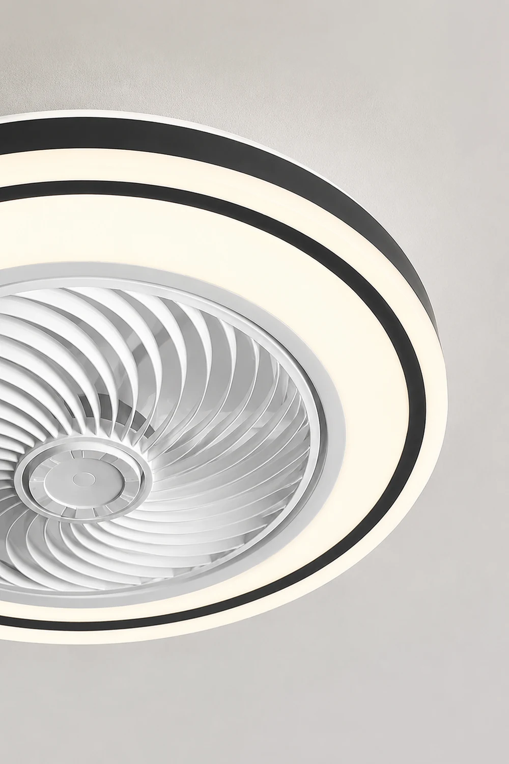 Quinn Round Ceiling Fan with Light, Bedroom - Lumpaz