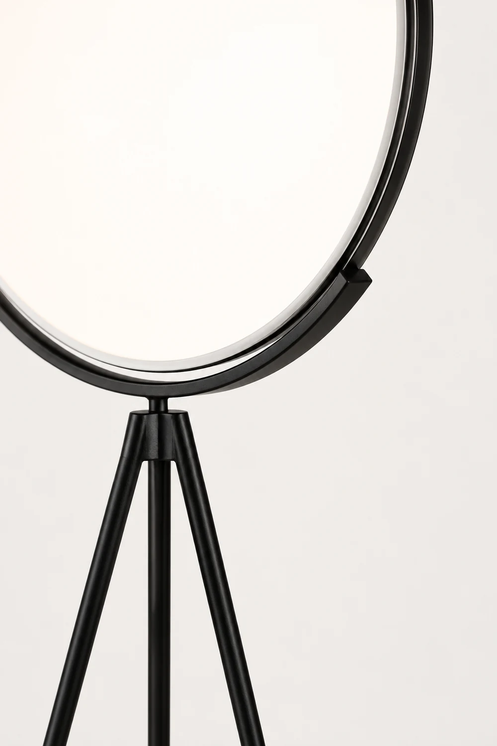 Salgado Modern Minimalist Metal Tripod Projector Floor Lamp, Black/White - Lumpaz