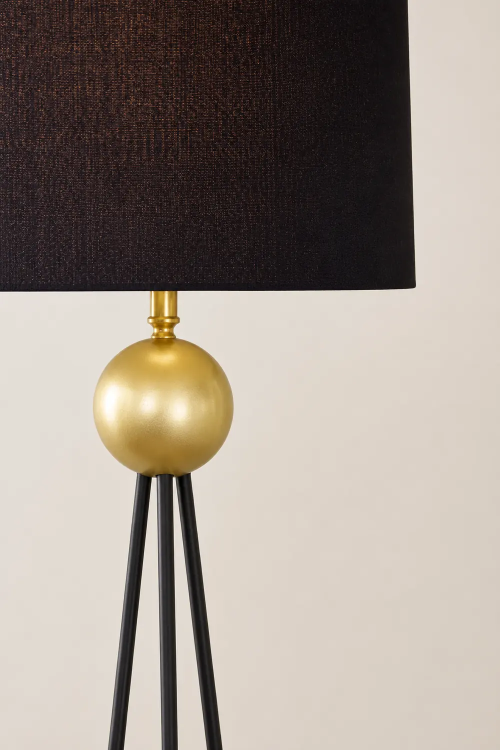 Salgado Modern Tripod Metal Floor Lamp, Black - Lumpaz
