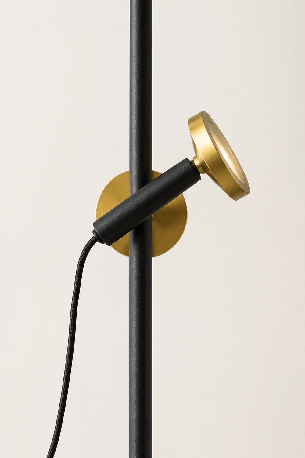 Salgado Modern Minimalist Metal Projector Floor Lamp, Black - Lumpaz