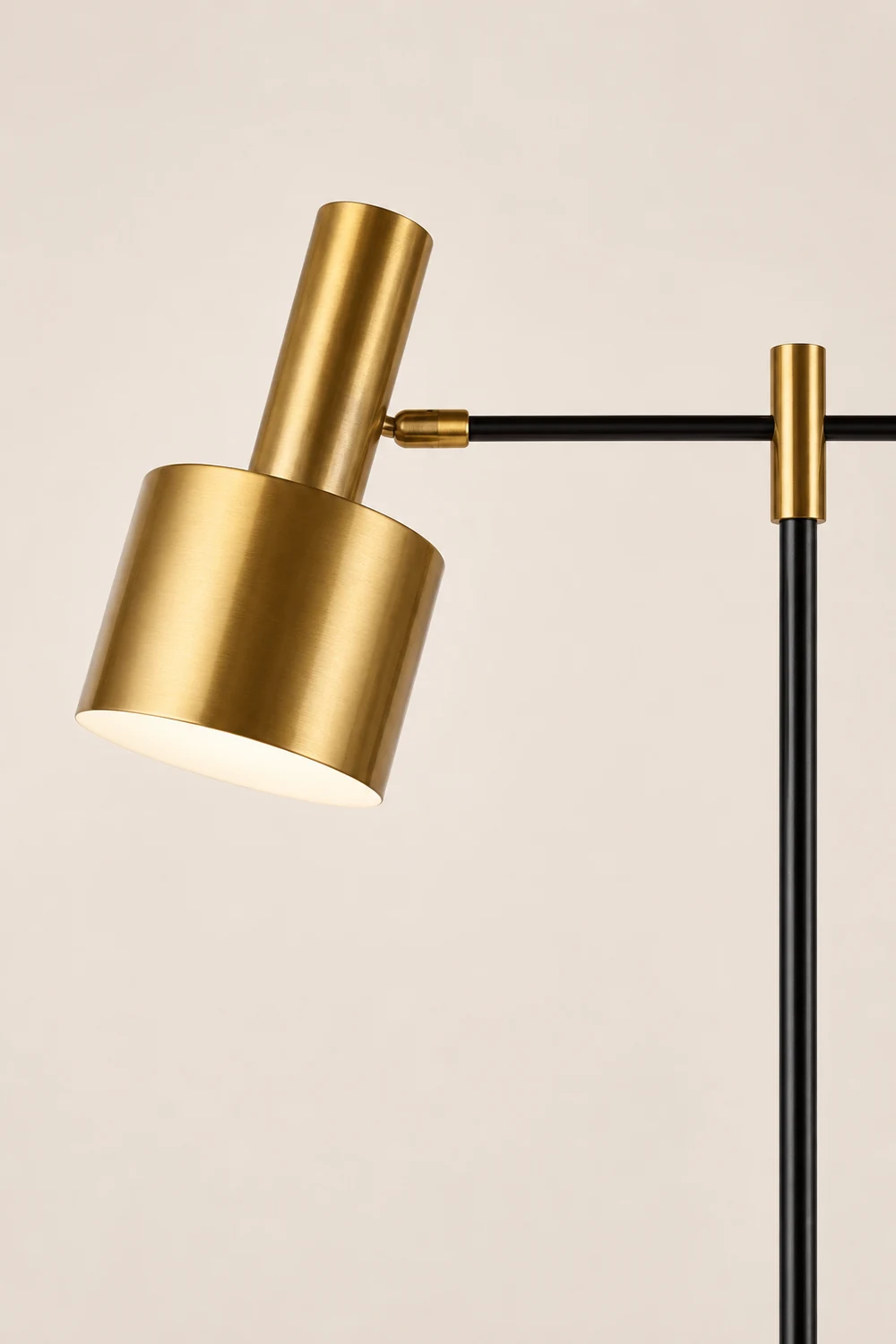 Freja Luxury Linear Metal Floor Lamp, Gold - Lumpaz