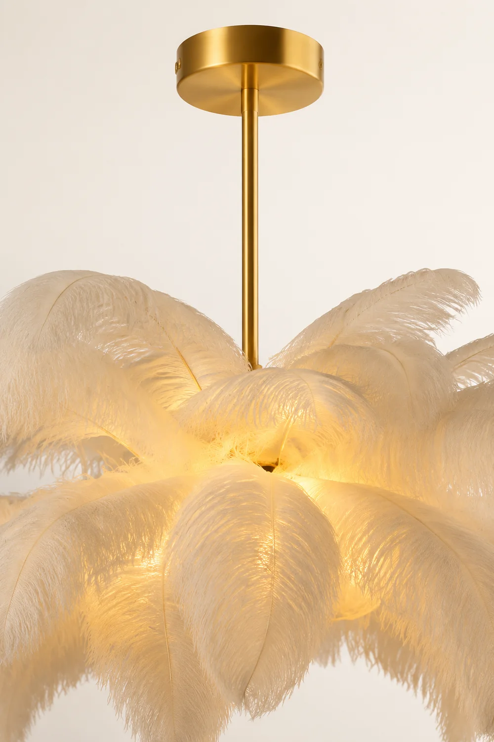 O'Moore Ostrich Contemporary Elegant Feather Chandelier, White - Lumpaz