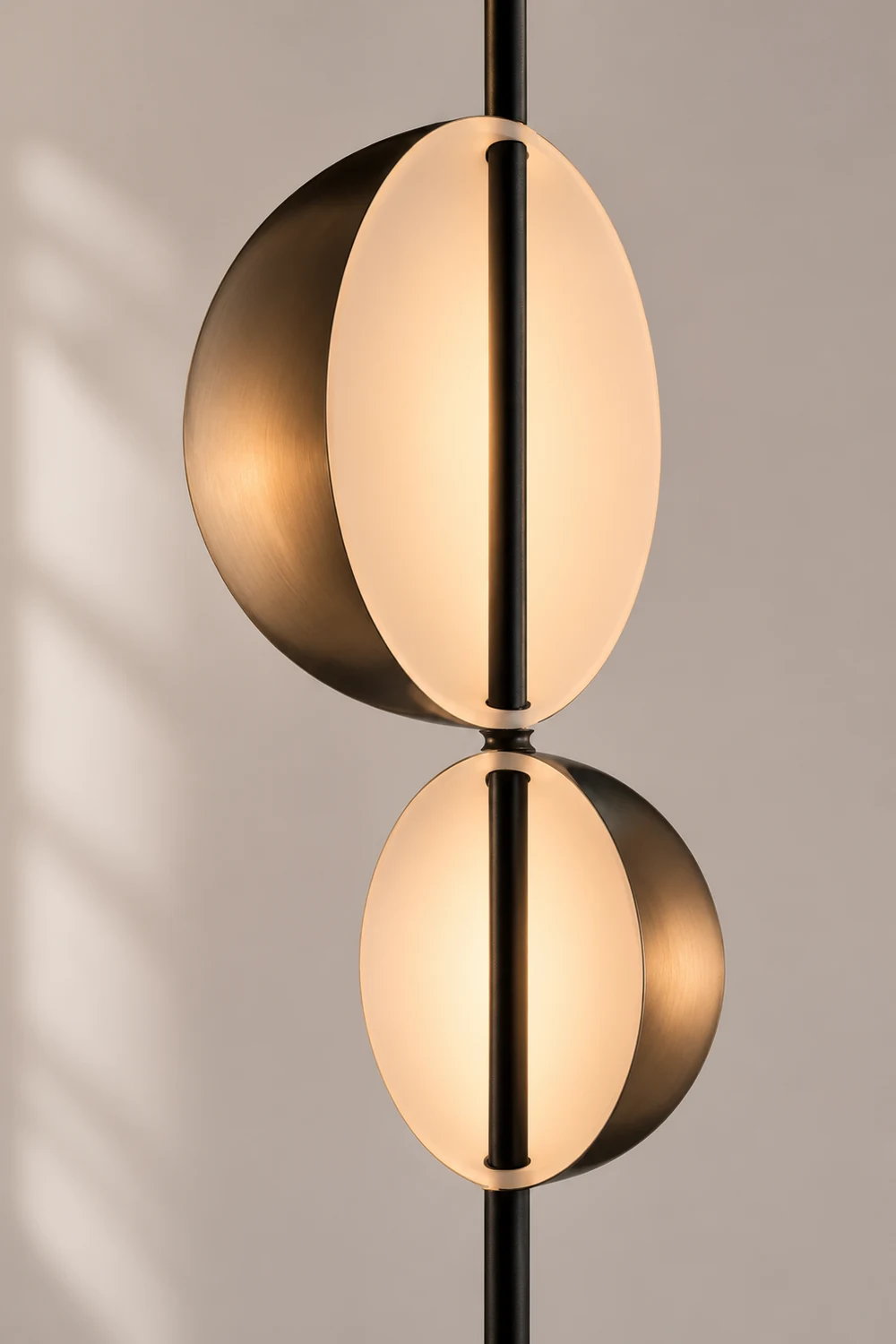Salgado Modern Minimalist Metal Floor Lamp, Black/Gold - Lumpaz