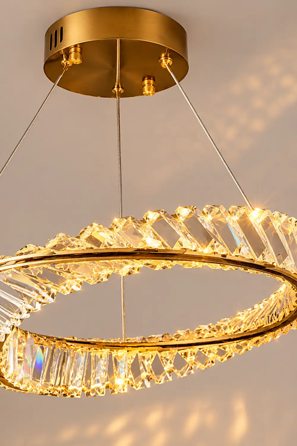 Kirsten Modern Luxury Round Metal/Glass Chandelier, Gold - Lumpaz