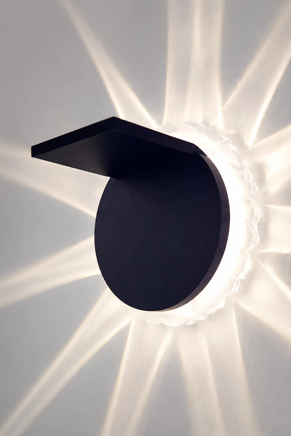 Round 9 LED Solar Petal Wall Light 3 Mode with Remote Outdoor Wall Sconce Lamp Waterproof Wall Mount Lighting - Lumpaz