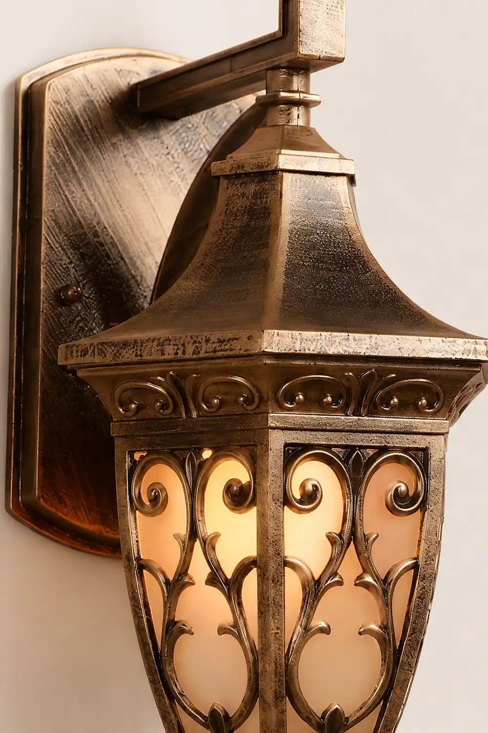 Outdoor Vintage Bronze Wall Light 1-light Wall-Mount Lantern - Lumpaz