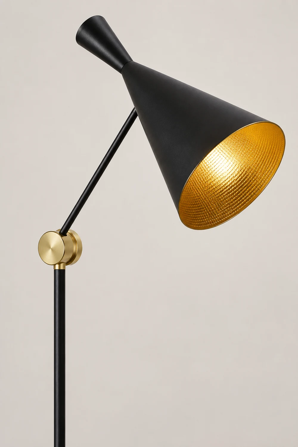 Carins Modern Minimalist Metal Tall Standing Floor Lamp, Black/Gold - Lumpaz