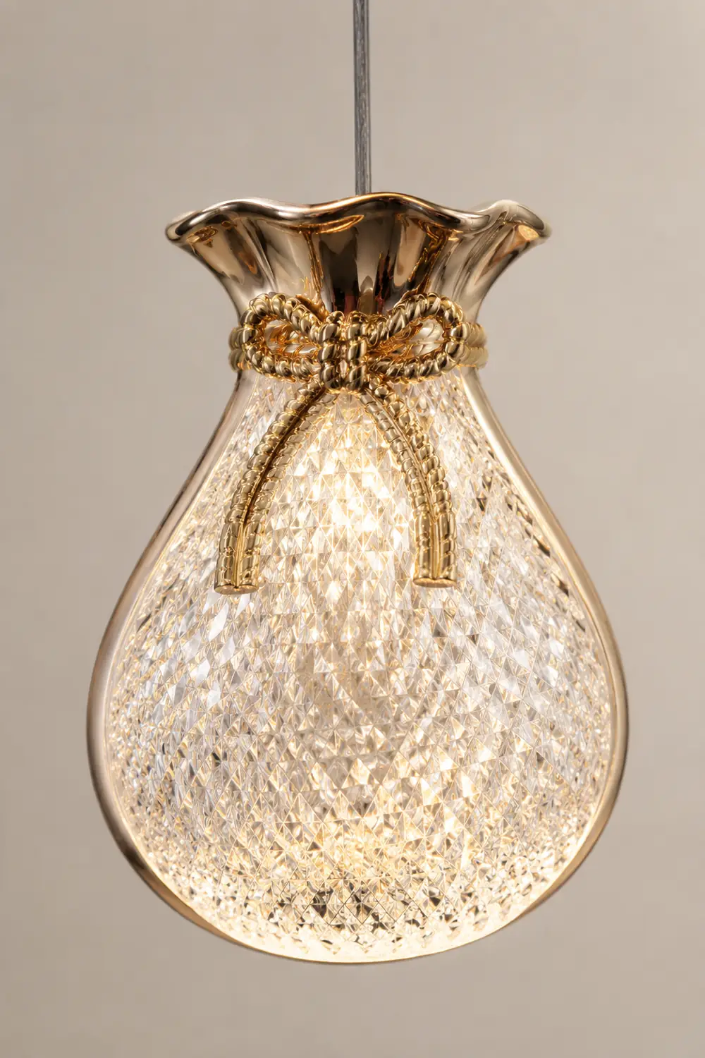 Hailie Postmodern Elegant Gold/Black Bedroom Pendant Light - Lumpaz