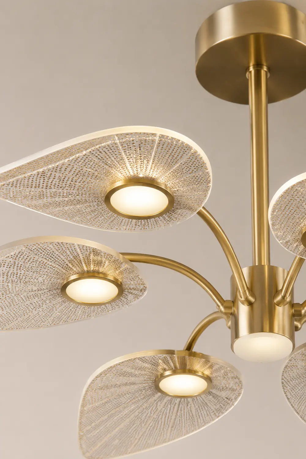 Carins Art Deco Leaf Metal/Acrylic Chandelier, Gold - Lumpaz