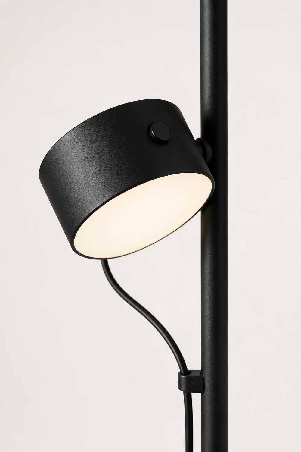 Avi Floor Lamp Cylindrical/Linear Modern, Metal, Black, Bedroom - Lumpaz