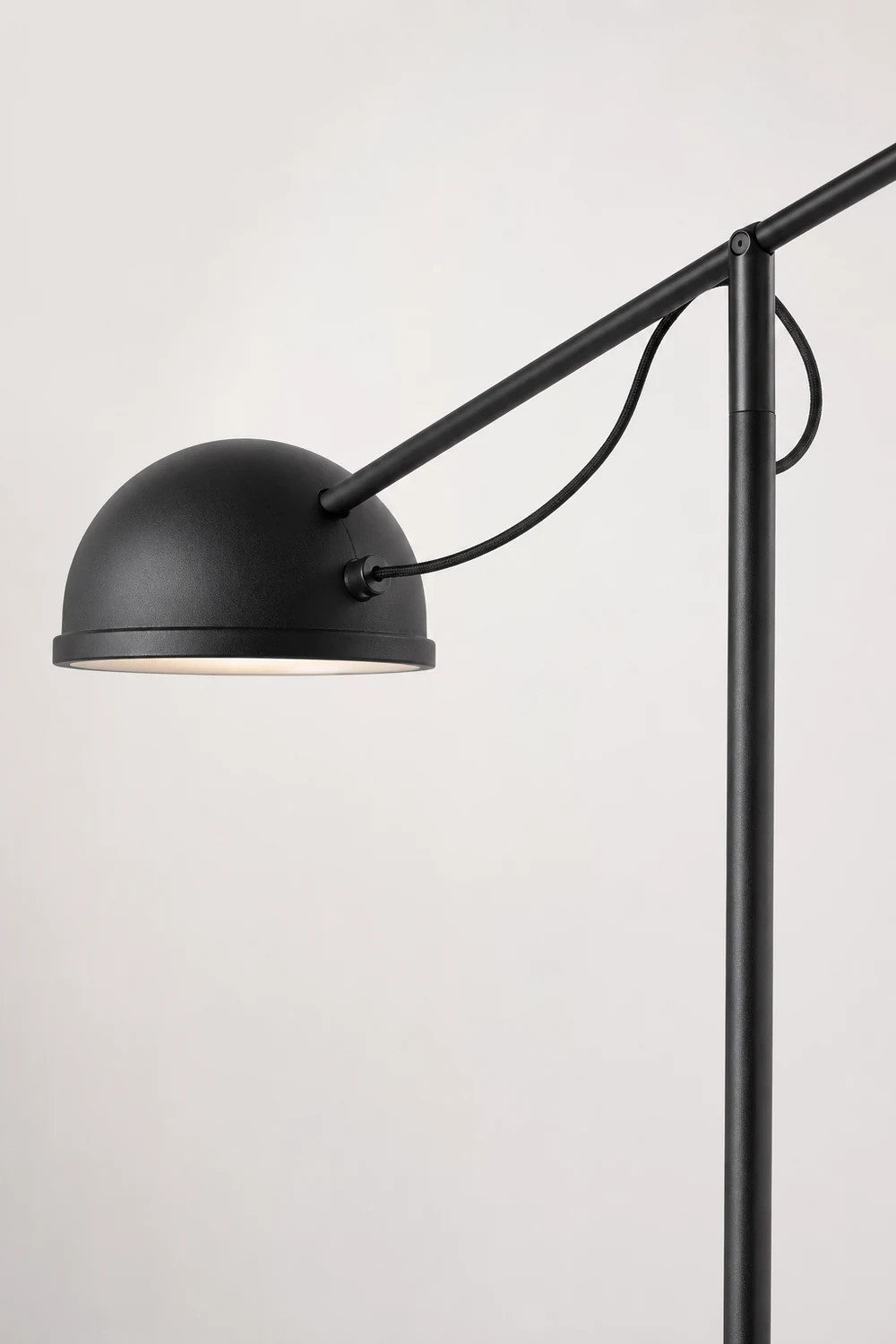 Avi Industrial Minimalist Linear Metal Floor Lamp, Black - Lumpaz