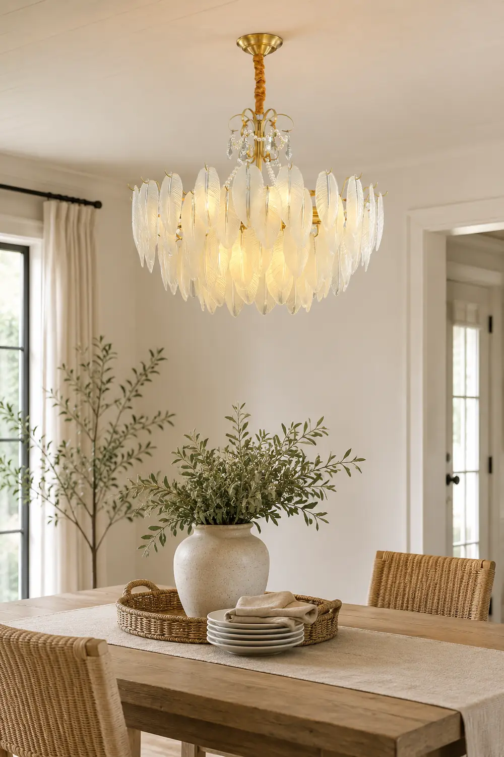 Kirsten Elegant Pearl/Glass/Metal Chandelier, White - Lumpaz