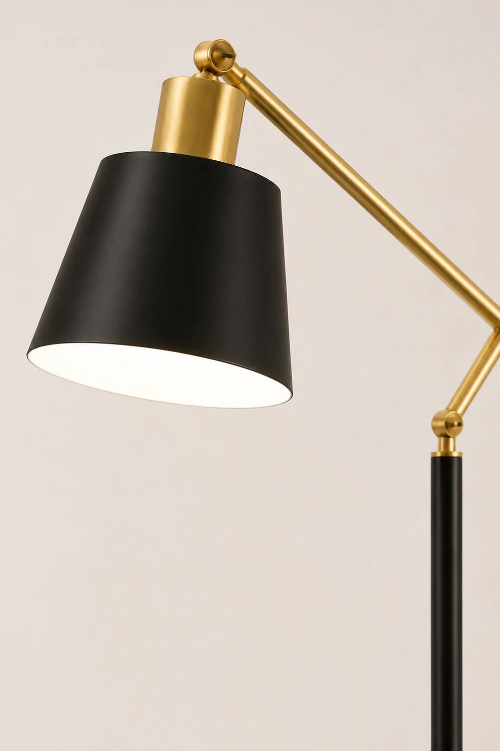 Salgado Modern Balance Arm Black Floor Lamp, Black - Lumpaz